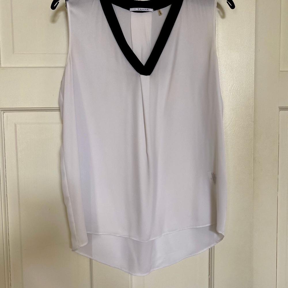 T TAHARI Women’s Sleeveless Blouse Size Medium